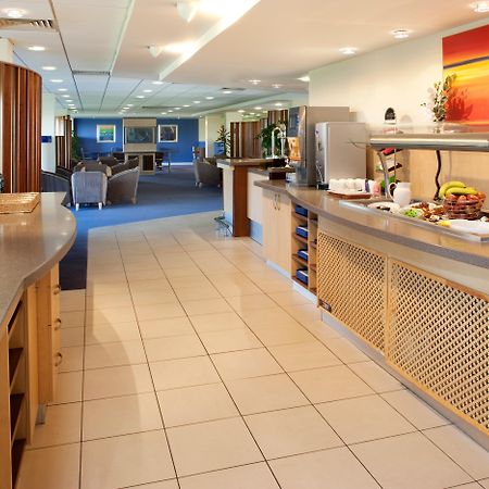 Holiday Inn Express Cardiff Airport, An Ihg Hotel Eksteriør billede