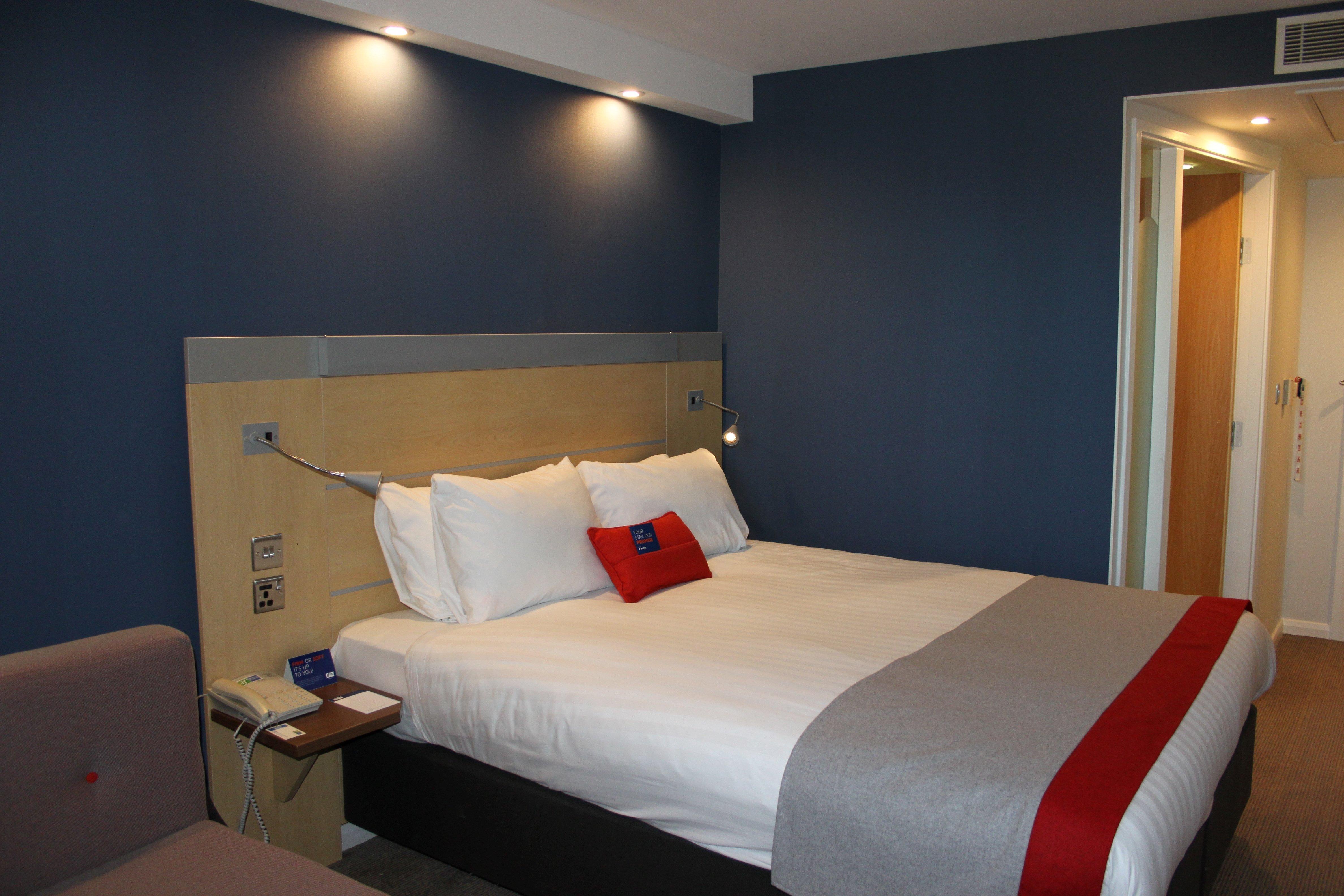 Holiday Inn Express Cardiff Airport, An Ihg Hotel Eksteriør billede