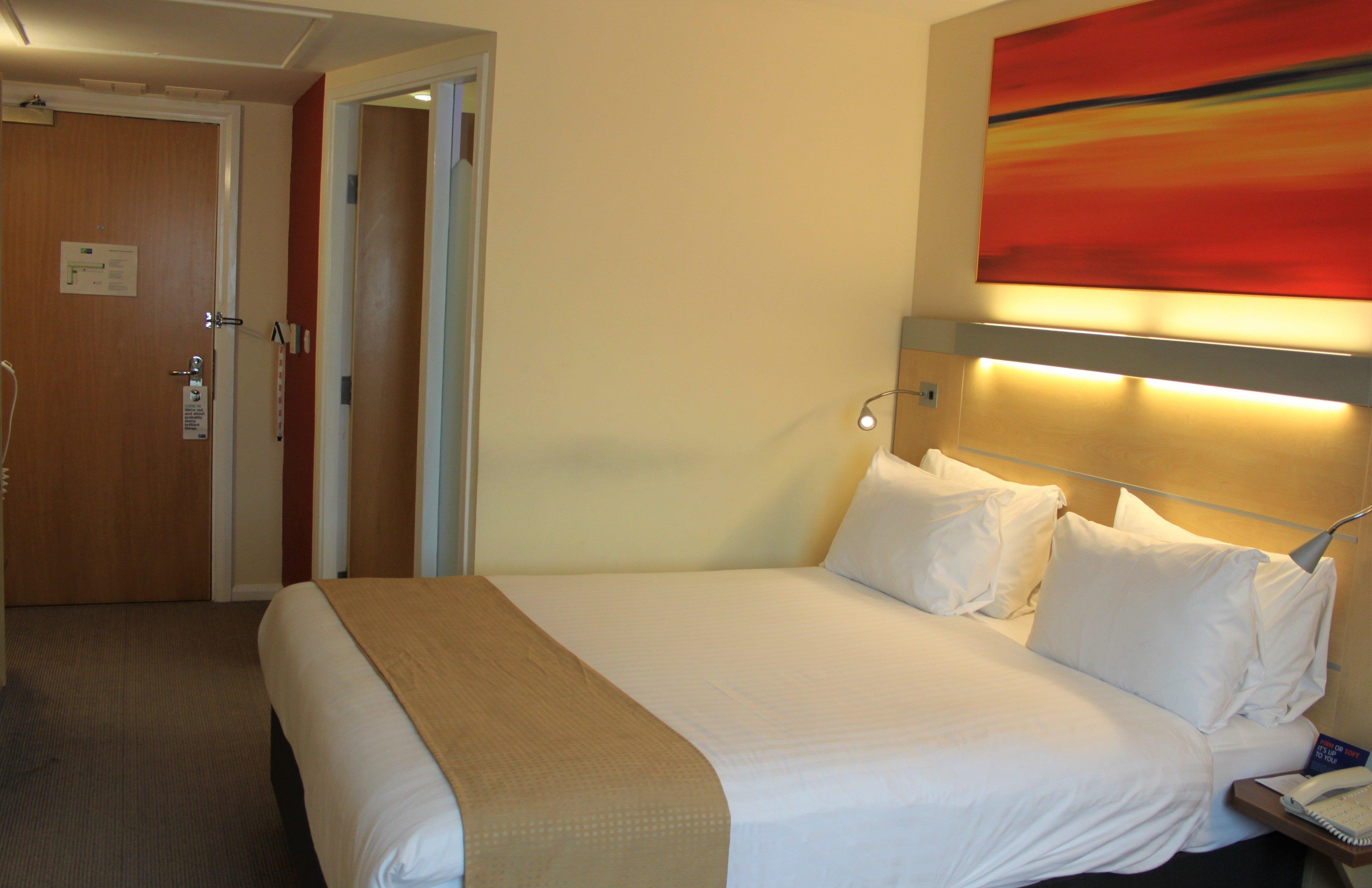 Holiday Inn Express Cardiff Airport, An Ihg Hotel Eksteriør billede