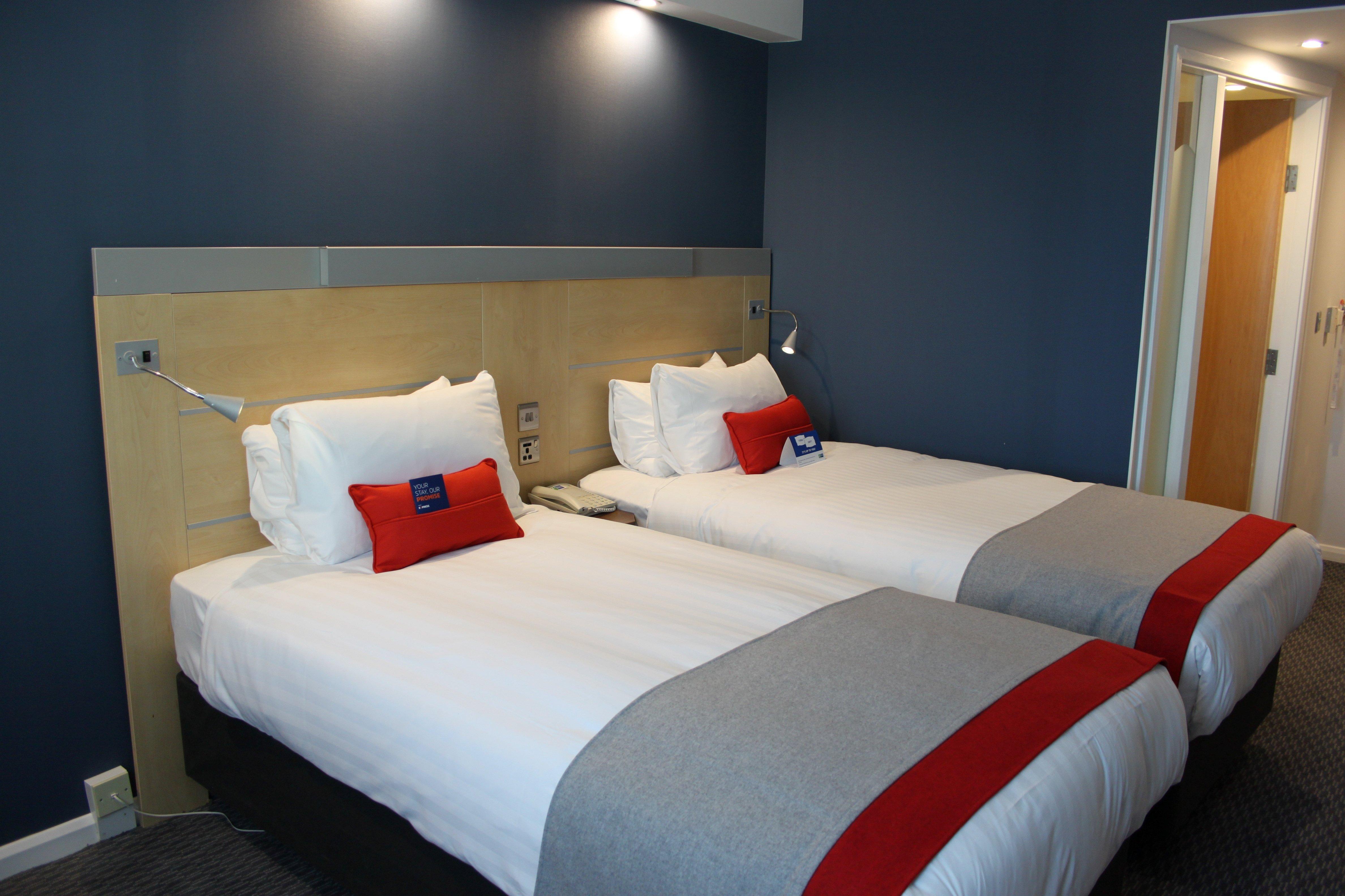 Holiday Inn Express Cardiff Airport, An Ihg Hotel Eksteriør billede