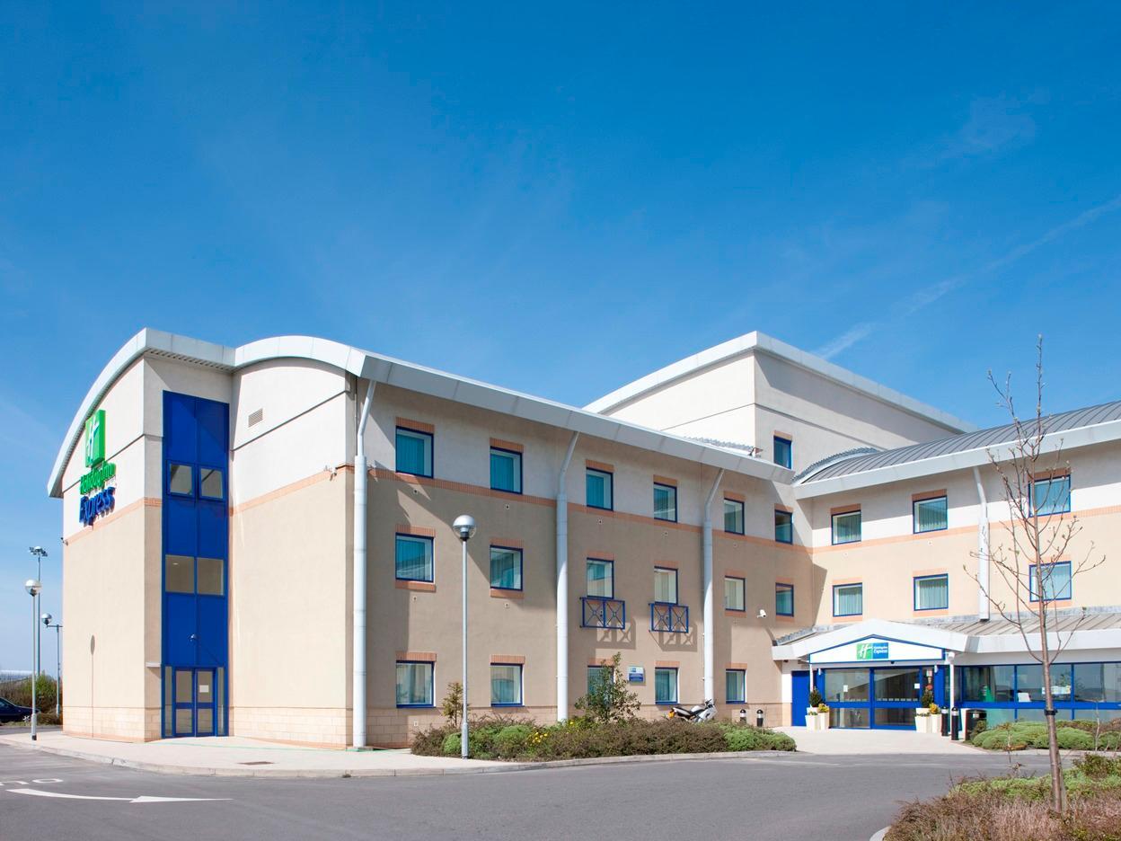 Holiday Inn Express Cardiff Airport, An Ihg Hotel Eksteriør billede