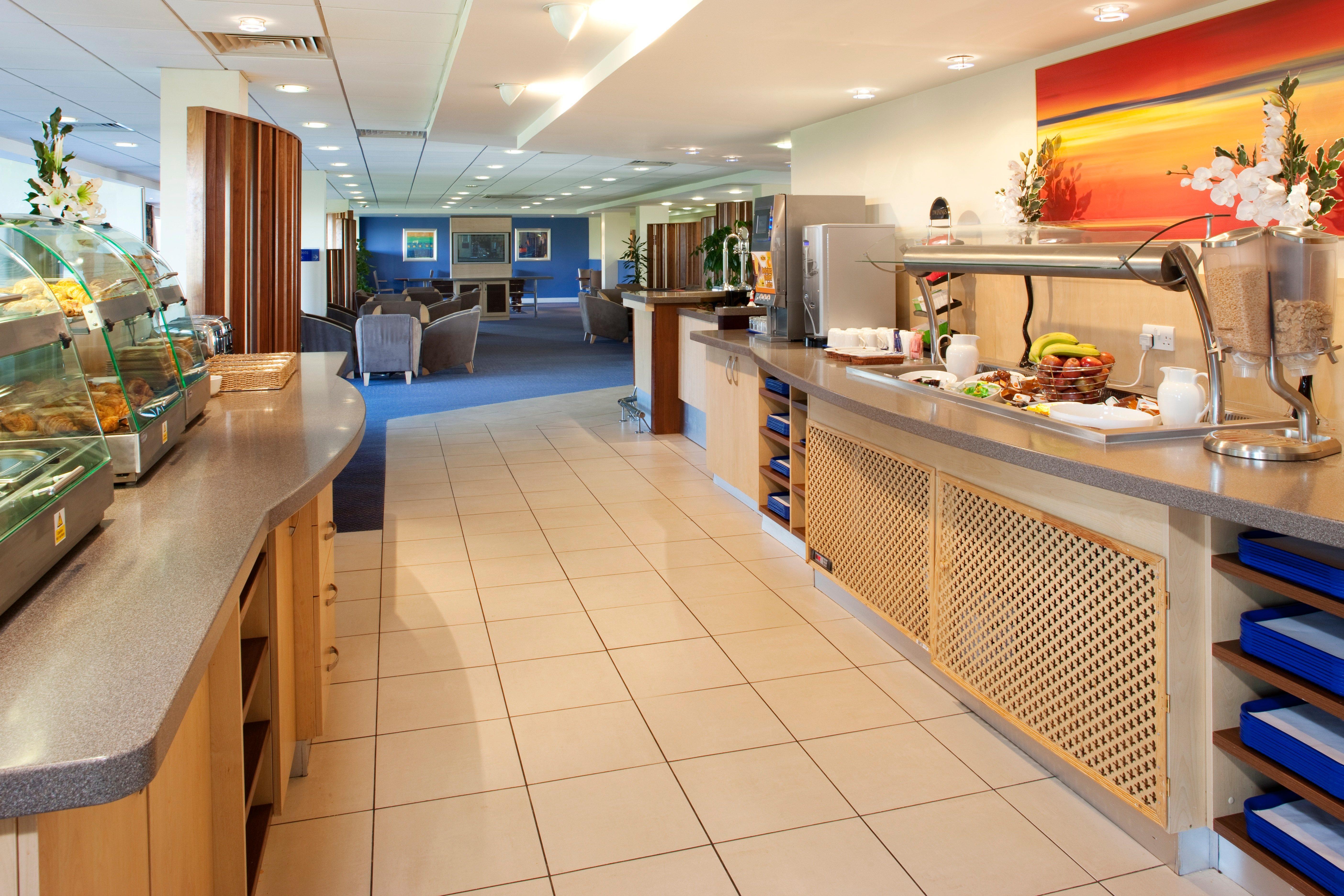 Holiday Inn Express Cardiff Airport, An Ihg Hotel Eksteriør billede