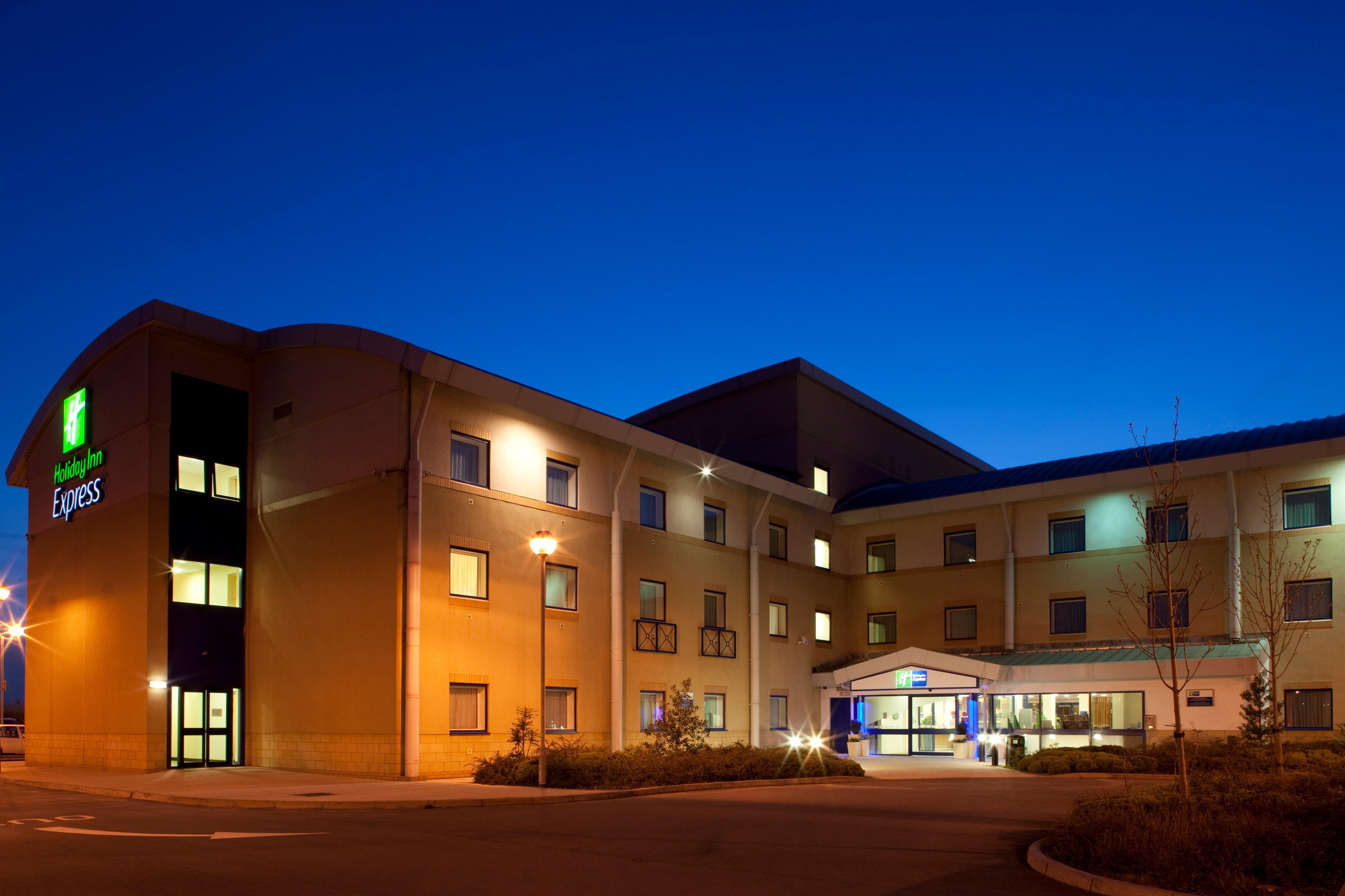 Holiday Inn Express Cardiff Airport, An Ihg Hotel Eksteriør billede