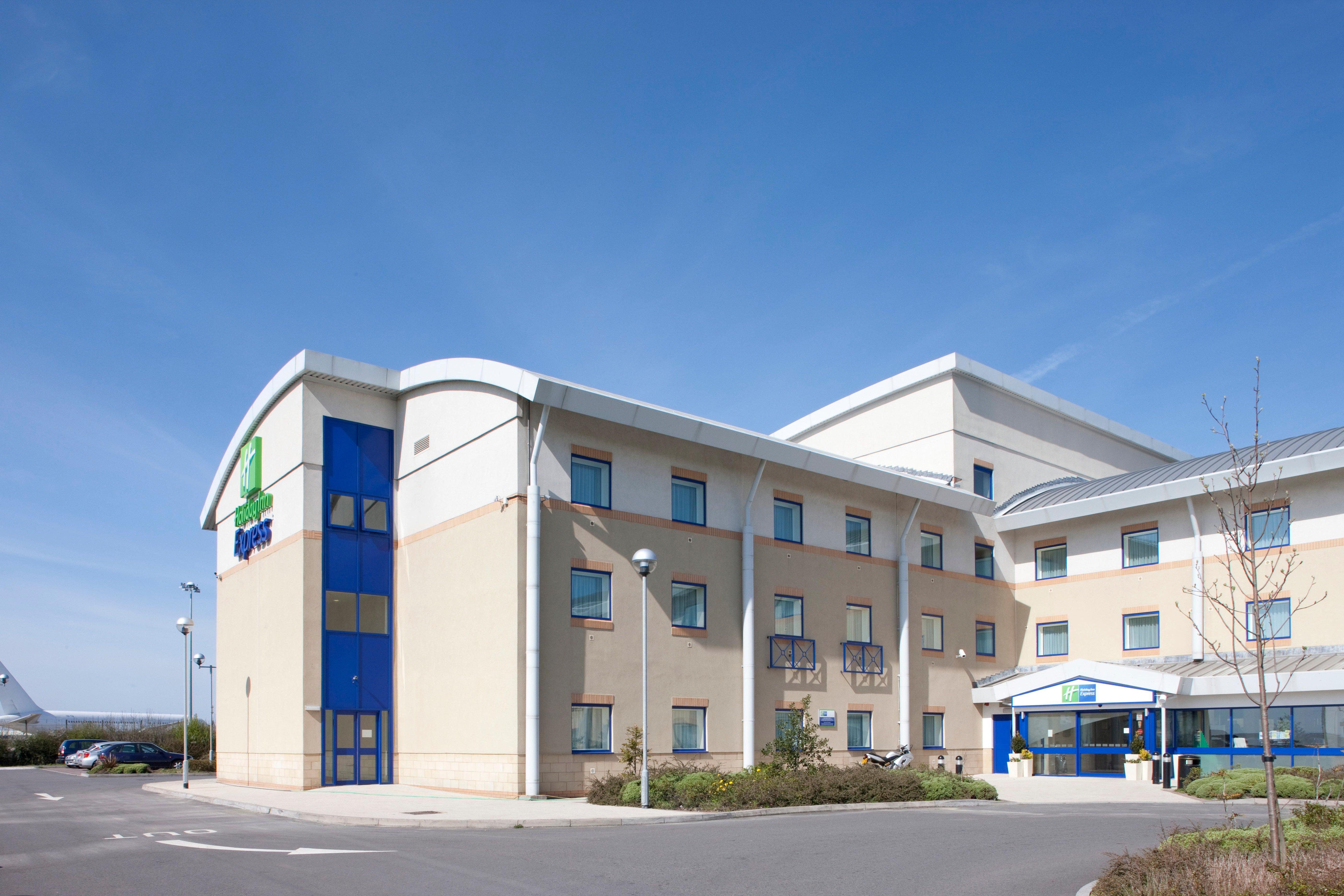 Holiday Inn Express Cardiff Airport, An Ihg Hotel Eksteriør billede