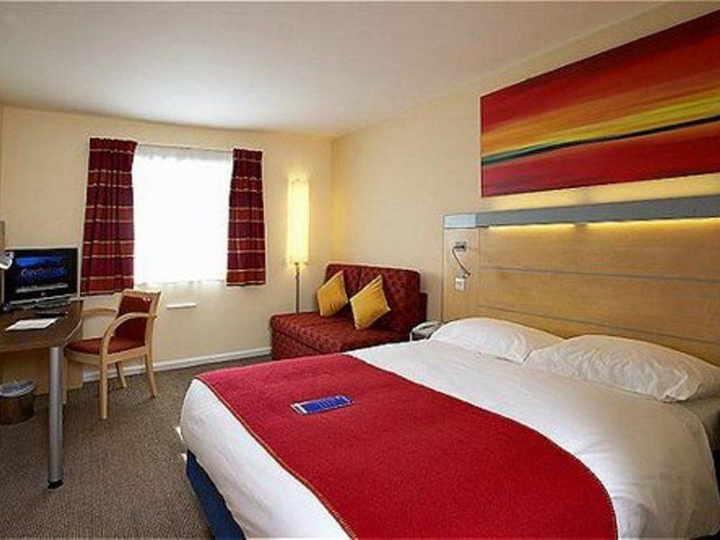 Holiday Inn Express Cardiff Airport, An Ihg Hotel Eksteriør billede