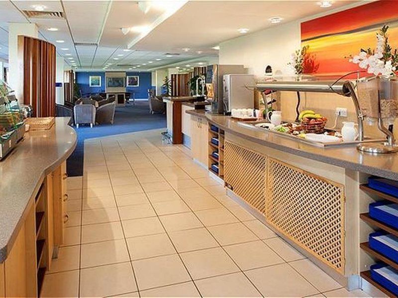 Holiday Inn Express Cardiff Airport, An Ihg Hotel Eksteriør billede