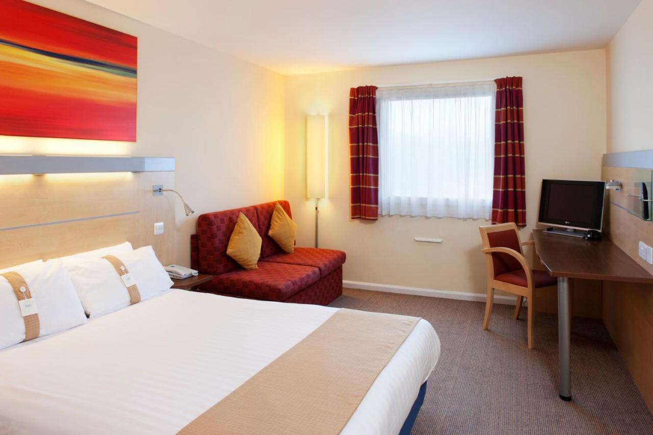 Holiday Inn Express Cardiff Airport, An Ihg Hotel Eksteriør billede